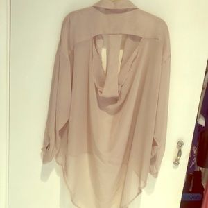 🤳 Button down open-backed blouse